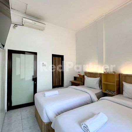 D Palma Near Lokananta Manahan Mitra Reddoorz Solo Exterior foto