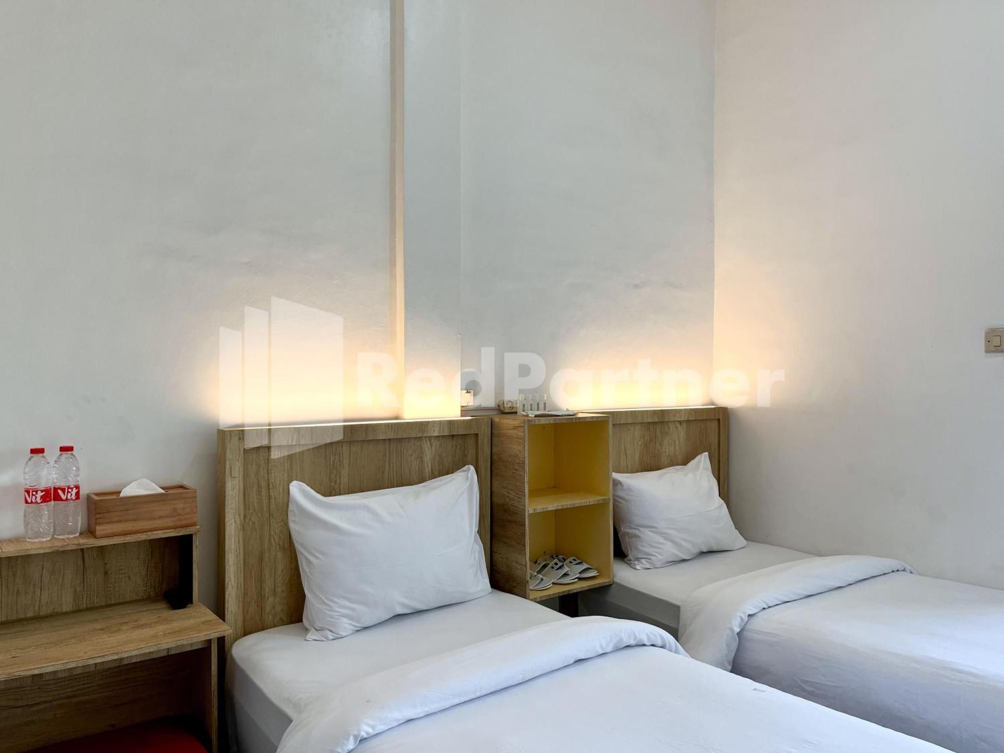 D Palma Near Lokananta Manahan Mitra Reddoorz Solo Exterior foto