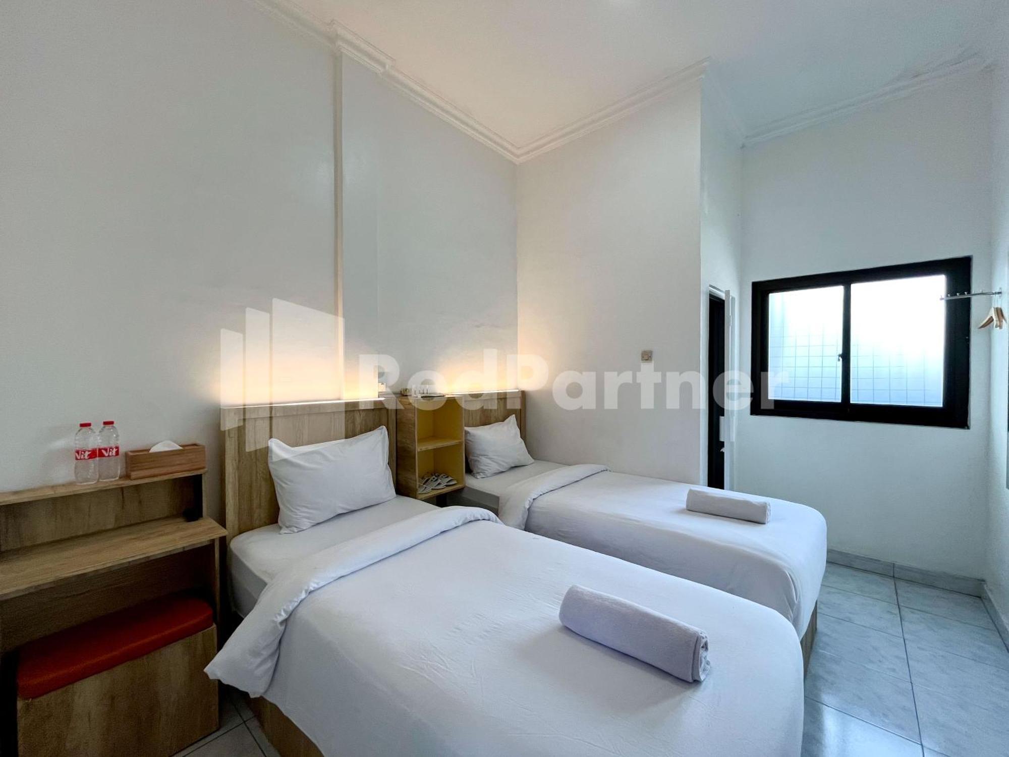 D Palma Near Lokananta Manahan Mitra Reddoorz Solo Exterior foto