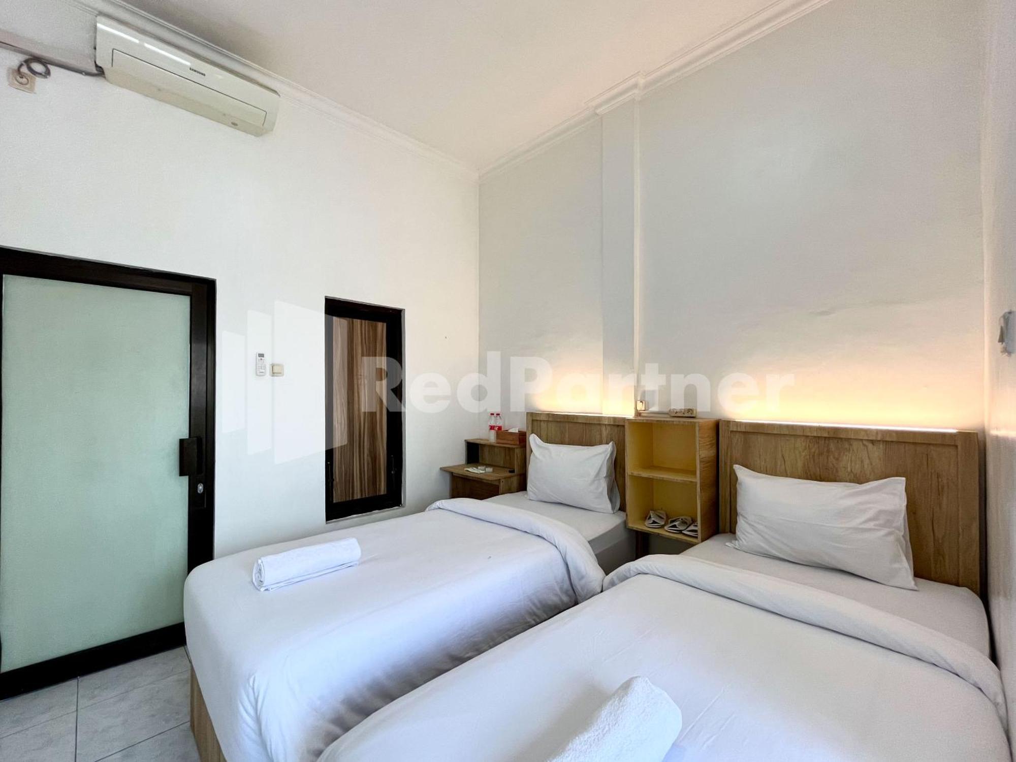 D Palma Near Lokananta Manahan Mitra Reddoorz Solo Exterior foto